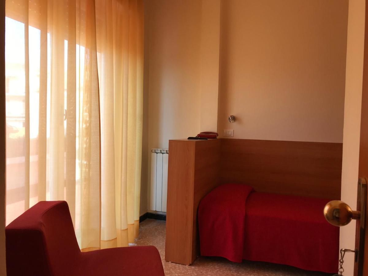Hotel Robinia Imperia Dış mekan fotoğraf