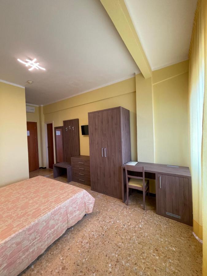 Hotel Robinia Imperia Dış mekan fotoğraf
