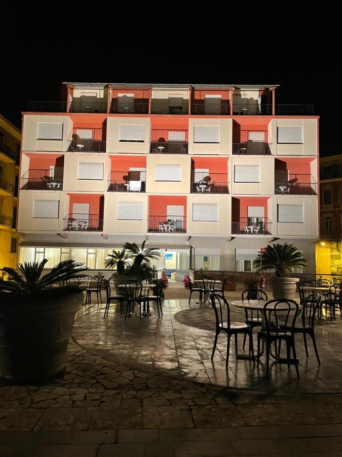 Hotel Robinia Imperia Dış mekan fotoğraf