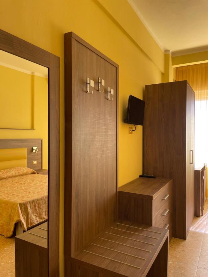 Hotel Robinia Imperia Dış mekan fotoğraf