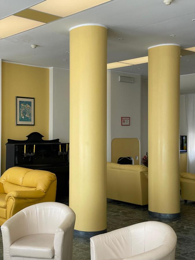Hotel Robinia Imperia Dış mekan fotoğraf