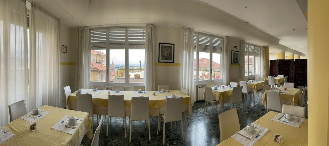 Hotel Robinia Imperia Dış mekan fotoğraf