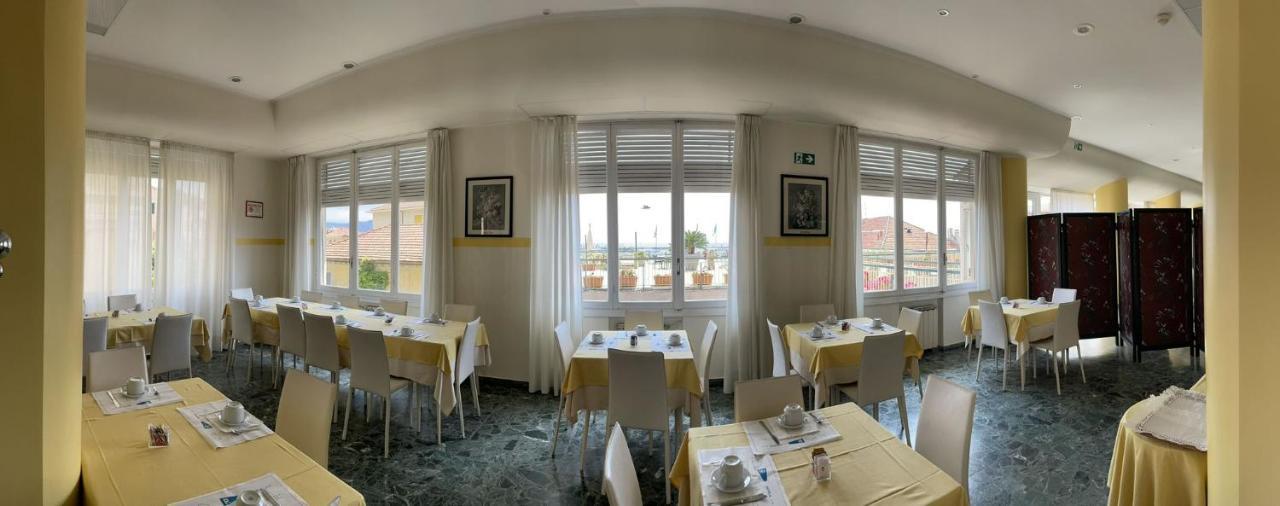 Hotel Robinia Imperia Dış mekan fotoğraf