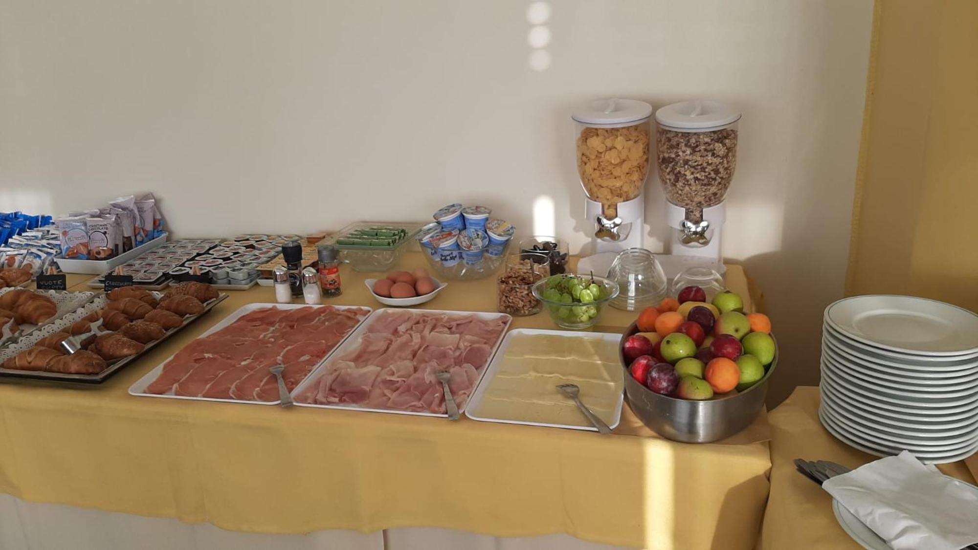 Hotel Robinia Imperia Dış mekan fotoğraf