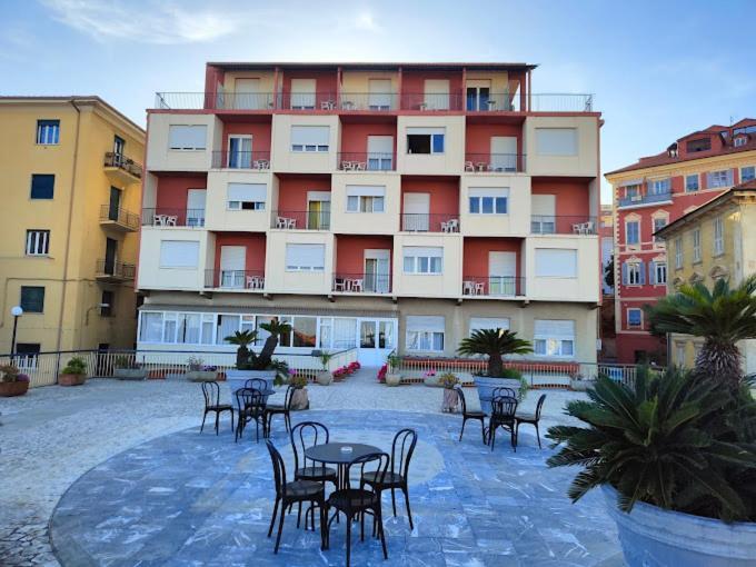Hotel Robinia Imperia Dış mekan fotoğraf