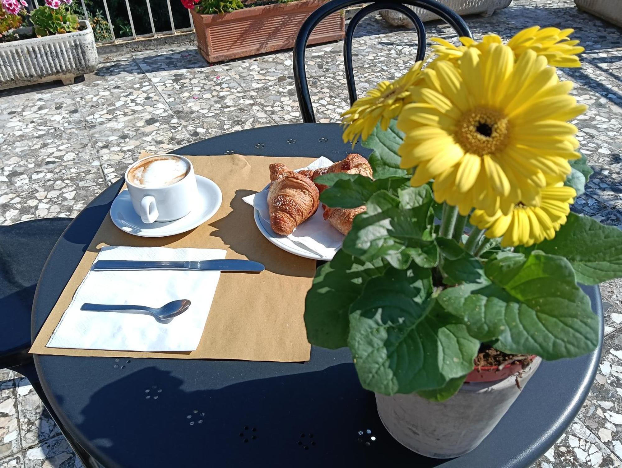 Hotel Robinia Imperia Dış mekan fotoğraf