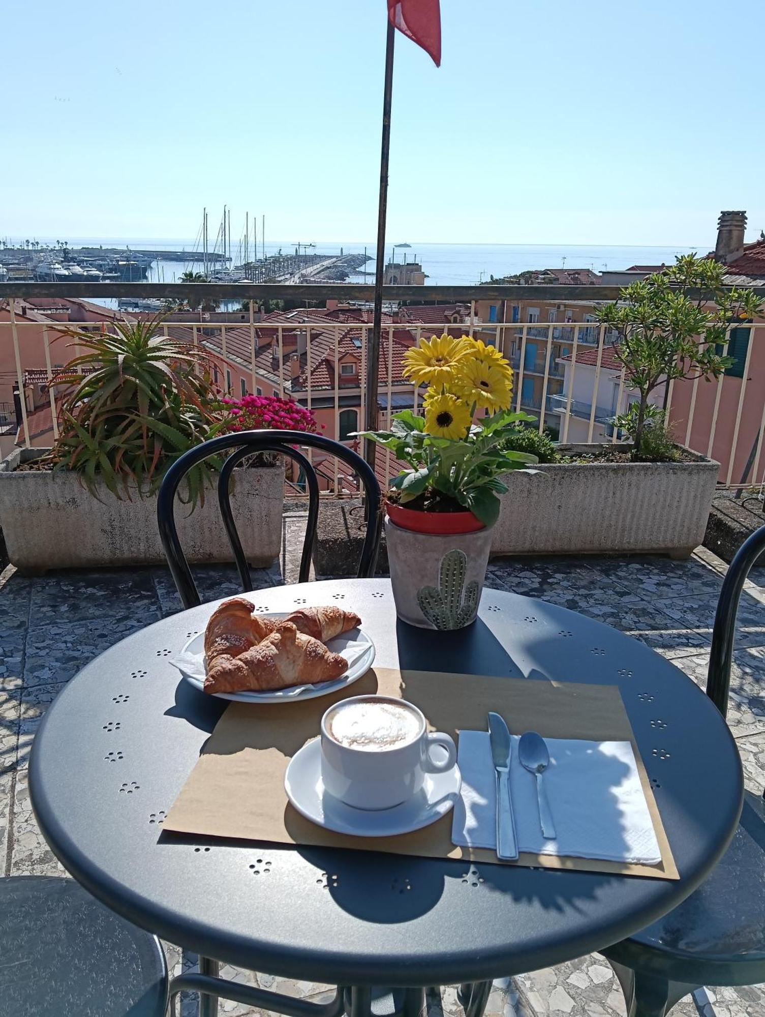 Hotel Robinia Imperia Dış mekan fotoğraf
