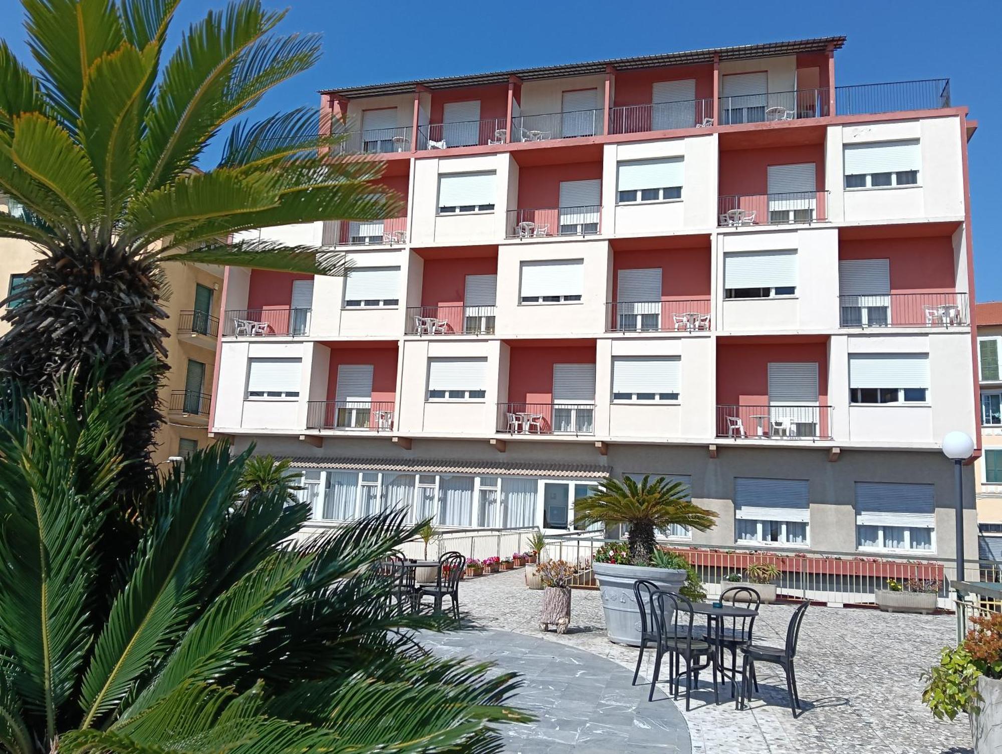 Hotel Robinia Imperia Dış mekan fotoğraf