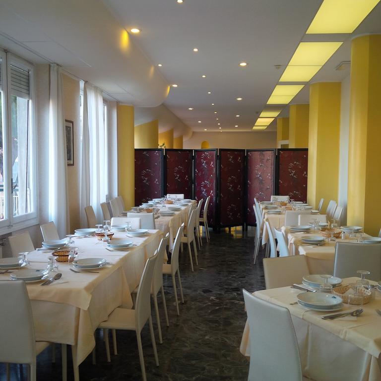 Hotel Robinia Imperia Dış mekan fotoğraf