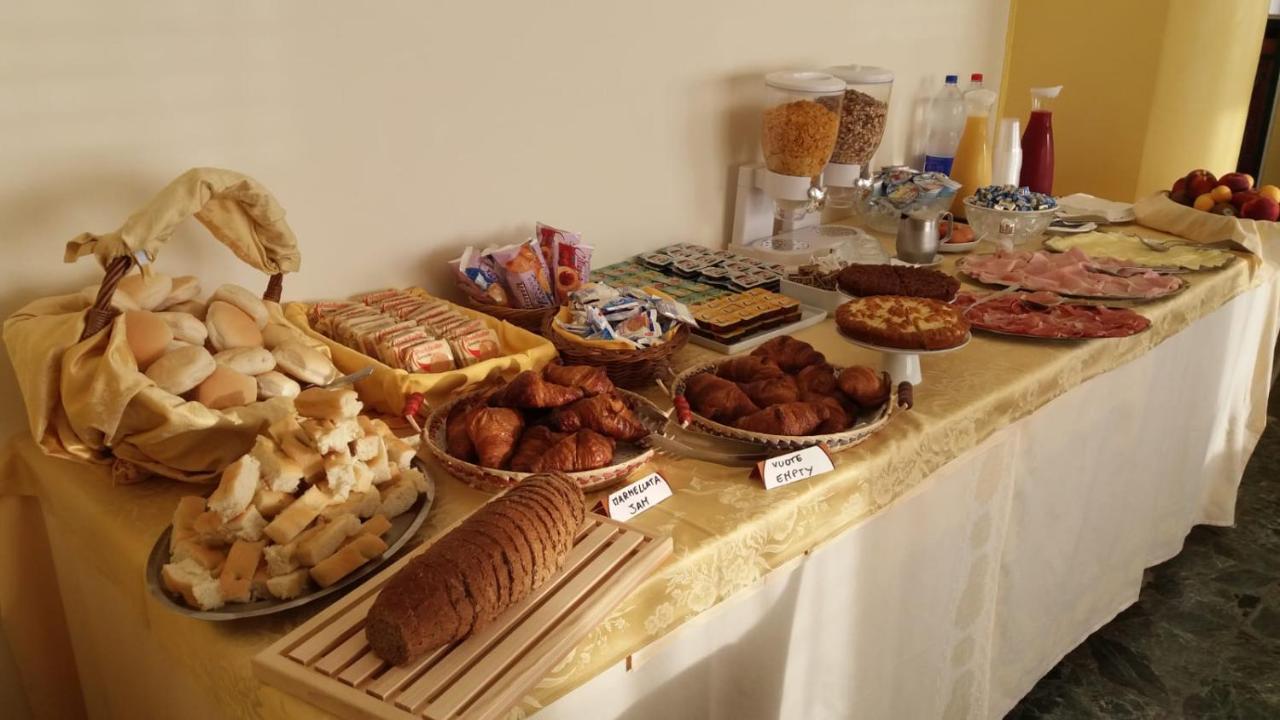 Hotel Robinia Imperia Dış mekan fotoğraf