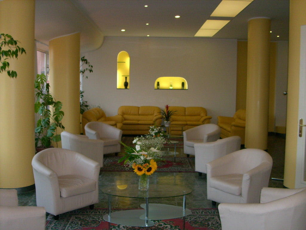 Hotel Robinia Imperia Dış mekan fotoğraf