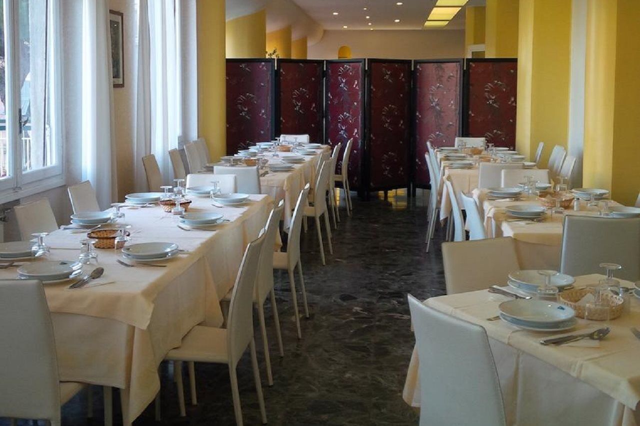 Hotel Robinia Imperia Dış mekan fotoğraf