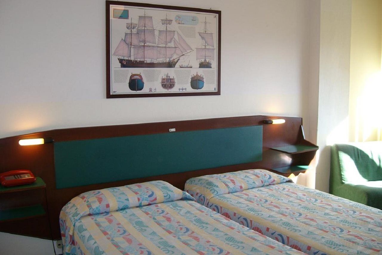 Hotel Robinia Imperia Dış mekan fotoğraf